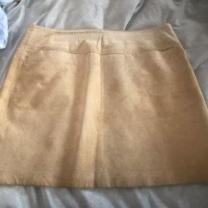 Lovely suede mini with pockets!